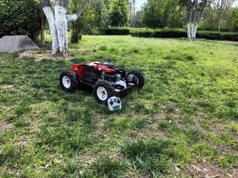 Sliding Four-wheel Drive Remote-controlled Lawn Mower